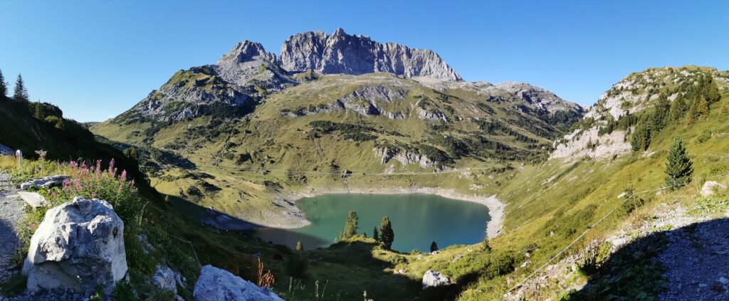 Formarinsee below the Rote Wand, seen from the Felsensteig toward Freiburger Hütte.